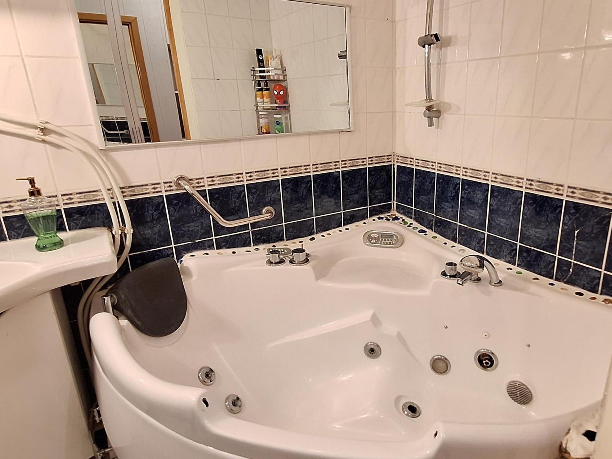 Airport - Bath - Kids Friendly *